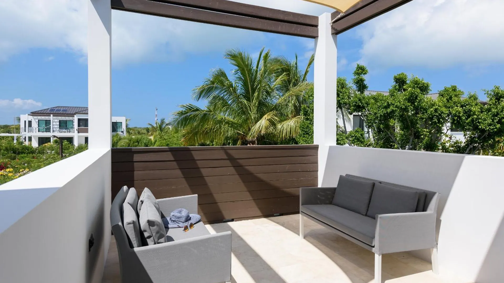 Alize Villa - 4 Bedroom Ocean View Long Bay Turks- und Caicosinseln
