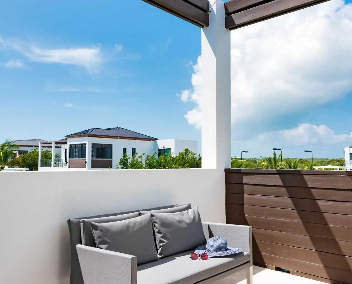Alize Villa - 4 Bedroom Ocean View Long Bay